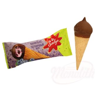 Romig vanille-ijs Svalya met bosbessenvulling in cacaoglazuur in een wafelhoorntje, 150 ml